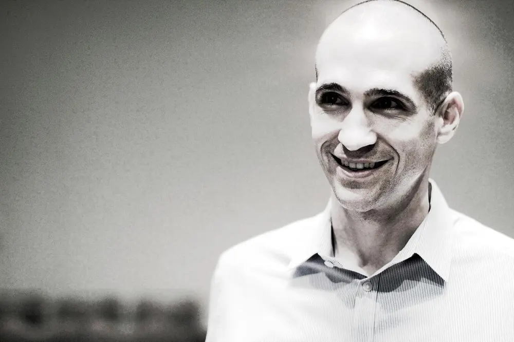 Nir Eyal explaining his 4 steep model to get users Hooked.
